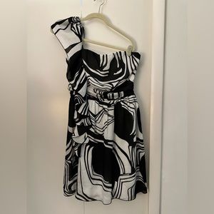 One shoulder strapless dress